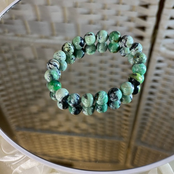 NWT Variscite 9-11mm Beaded Stretch Bracelet
125.00 ctw - Picture 5 of 6